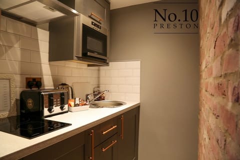 Room, Kitchen (1760, bathroom with showers only) | Private kitchen | Full-size fridge, microwave, stovetop, electric kettle