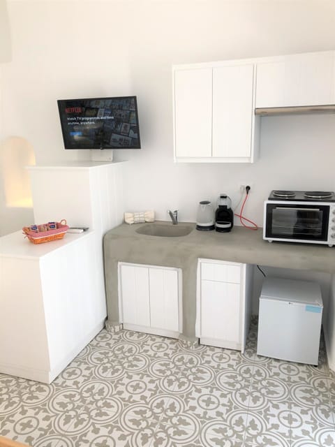 Studio, Annex Building (WindMills) | Private kitchen | Mini-fridge, espresso maker, coffee/tea maker