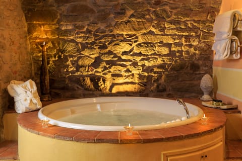 Deluxe Studio Suite (I Castagni) | Bathroom | Designer toiletries, hair dryer, bathrobes, slippers