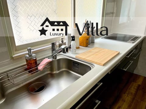 Luxury Villa | Private kitchen | Fridge, microwave