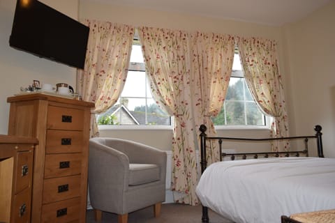 Double Room | Desk, free WiFi, bed sheets