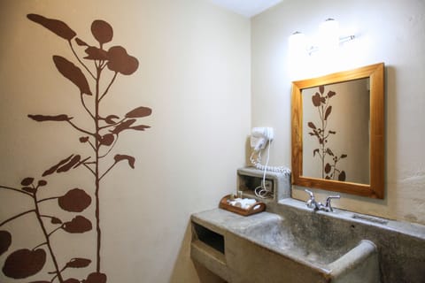 Standard Room, 1 Bedroom, Kitchenette, Pool View | Bathroom | Shower, free toiletries, hair dryer, towels