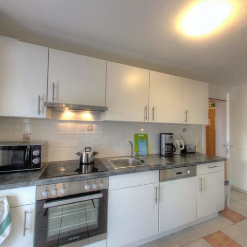 Apartment, 2 Bedrooms | Private kitchen | Full-size fridge, microwave, oven, stovetop