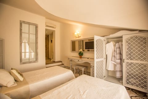 Exclusive Double Room | Minibar, soundproofing, iron/ironing board, cribs/infant beds