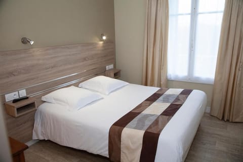 Double Room | Desk, free cribs/infant beds, free WiFi, bed sheets