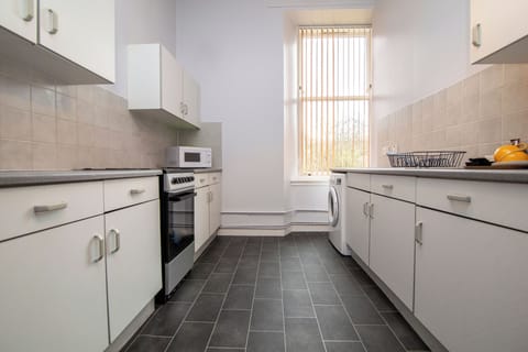 Business Apartment | Private kitchen | Coffee/tea maker, electric kettle