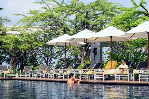 Outdoor pool, pool umbrellas, sun loungers