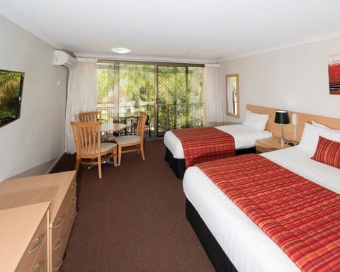 Deluxe Room, 1 Queen 1 Single | Premium bedding, pillowtop beds, minibar, in-room safe