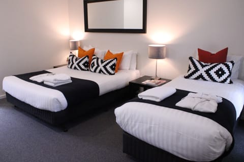 One Bedroom Accessible Twin Room | Iron/ironing board, free WiFi, bed sheets, wheelchair access