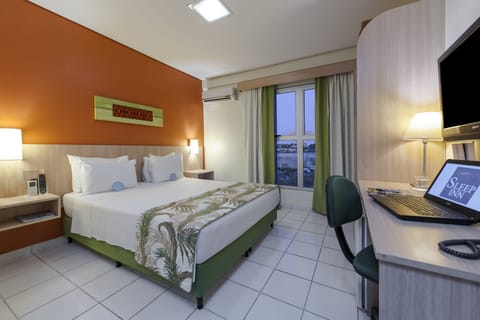 Standard Double Room | Minibar, in-room safe, soundproofing, iron/ironing board