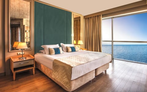 Superior Room, Sea View | Premium bedding, minibar, in-room safe, soundproofing