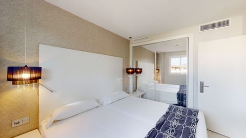 Suite | In-room safe, desk, free WiFi, bed sheets