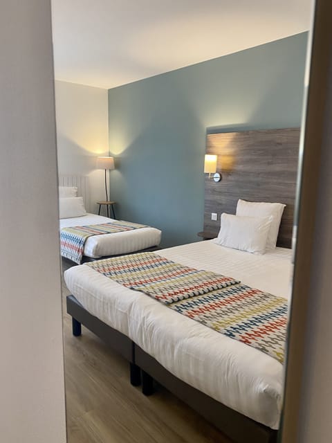 Triple Room | Premium bedding, desk, soundproofing, iron/ironing board