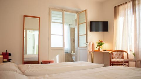 Classic Double Room - Easy Stay | Minibar, in-room safe, desk, free WiFi