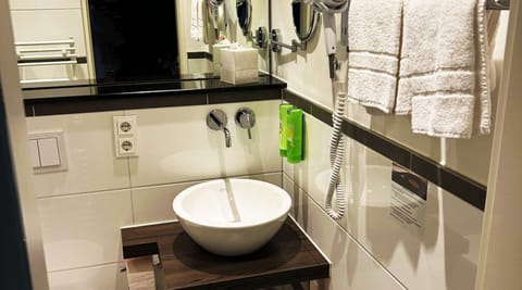 Shower, free toiletries, hair dryer, towels