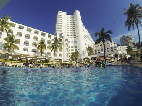 Outdoor pool, pool umbrellas, sun loungers