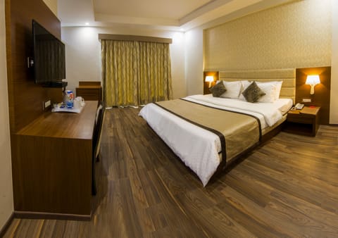 Deluxe Room, City View | Premium bedding, in-room safe, desk, iron/ironing board