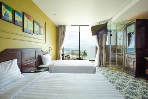 Deluxe Double or Twin Room, Sea View | Minibar, in-room safe, desk, blackout drapes