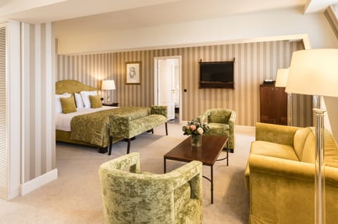 Deluxe Suite | Premium bedding, minibar, in-room safe, desk