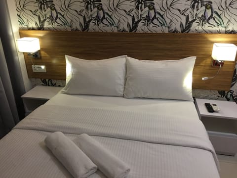 Deluxe Room | Desk, iron/ironing board, free WiFi, bed sheets