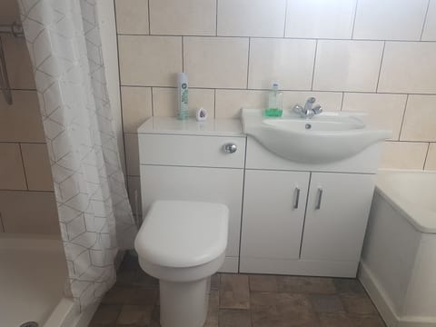 Triple Room, Shared Bathroom | Bathroom amenities | Hair dryer, towels, shampoo