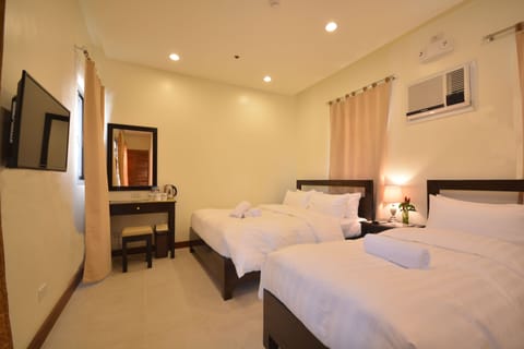 Superior Room | Desk, free WiFi, bed sheets