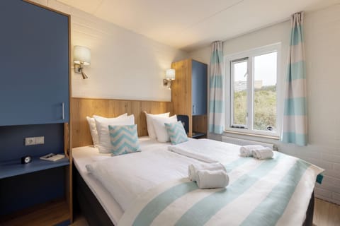 Deluxe Cottage, 1 Queen Bed (VIP) | Free WiFi, bed sheets