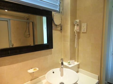 Superior Room, Ocean View | Bathroom | Combined shower/tub, free toiletries, hair dryer, towels