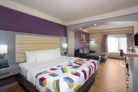 Suite, 1 King Bed | Premium bedding, memory foam beds, individually decorated