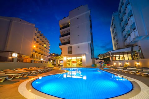 Outdoor pool, pool umbrellas, sun loungers