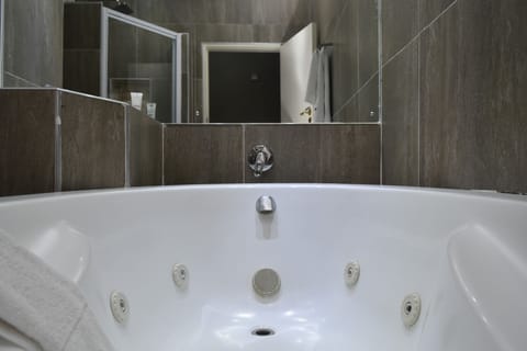 Standard Double Room | Bathroom | Separate tub and shower, deep soaking tub, free toiletries, hair dryer