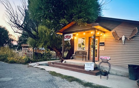Check-in/check-out kiosk