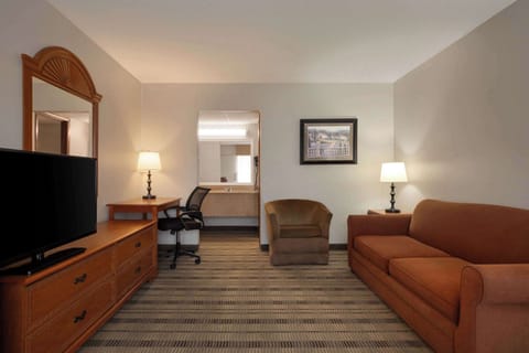 Suite, Multiple Beds, Non Smoking | Desk, iron/ironing board, free cribs/infant beds, free WiFi