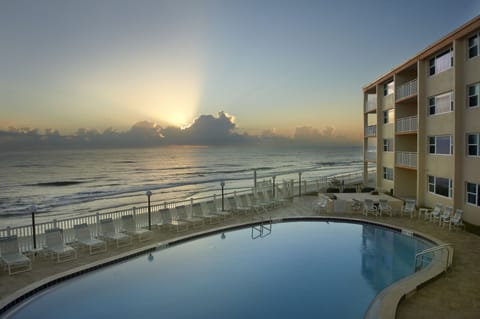 Outdoor pool, sun loungers