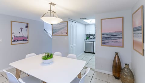 Townhome, 2 Bedrooms, Partial Ocean View | In-room dining