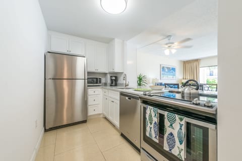 Standard Condo, 2 Bedrooms, Ground Floor | Private kitchen | Fridge, microwave, oven, stovetop