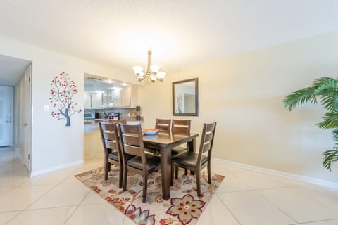 Condo, 2 Bedrooms, Oceanfront | In-room dining