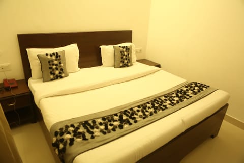 Economy Room  | Desk, blackout drapes, rollaway beds, free WiFi