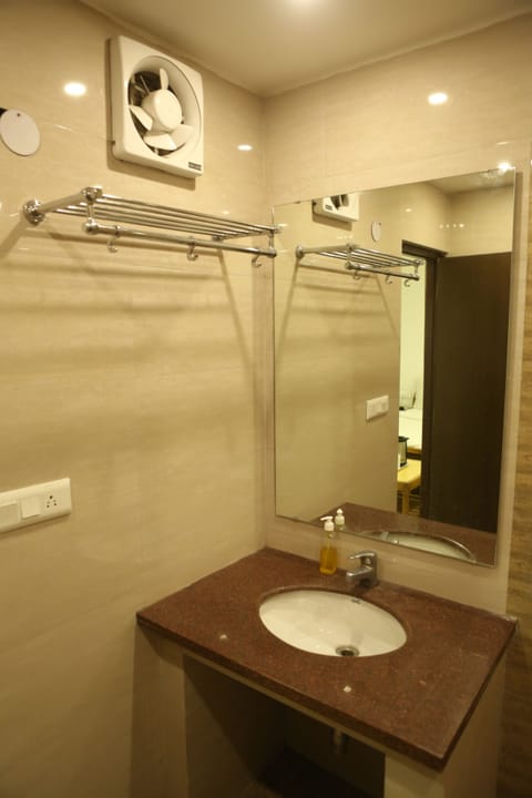 Family Room, Multiple Beds | Bathroom | Shower, free toiletries, bidet, towels