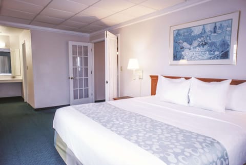 Deluxe Suite, 1 King Bed, Non Smoking (Deluxe Family Suite) | Premium bedding, desk, laptop workspace, iron/ironing board