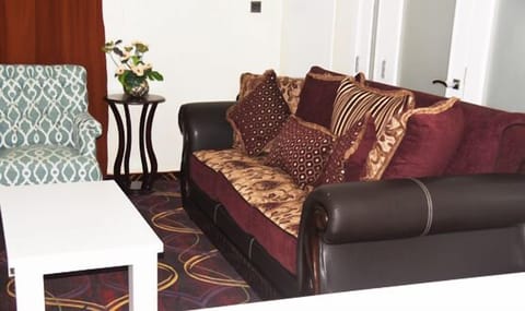 Presidential Suite | Living area | Flat-screen TV