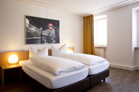 Standard Twin Room | In-room safe, desk, soundproofing, free WiFi