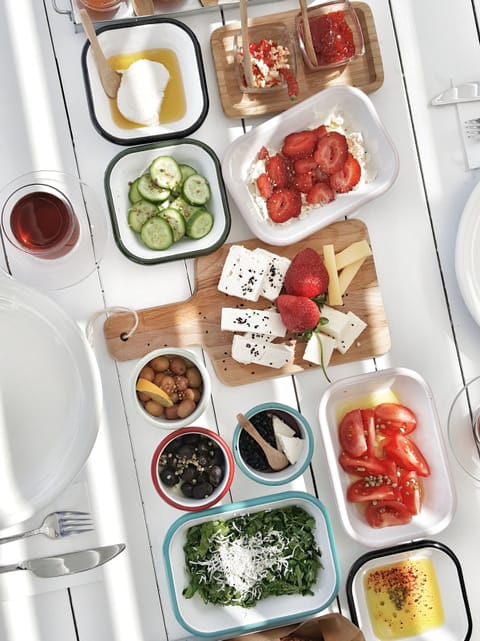 Free daily full breakfast