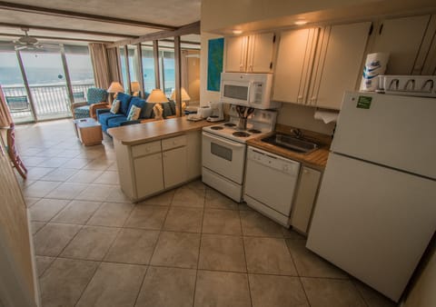 Studio, Balcony, Ocean View (Sunward) | Private kitchen | Fridge, microwave, oven, stovetop