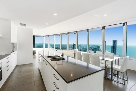 Superior Penthouse, 4 Bedrooms, Bathtub, Ocean View | Private kitchen | Full-size fridge, microwave, oven, stovetop