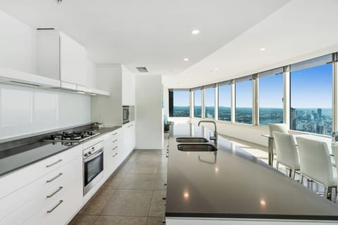 Superior Penthouse, 4 Bedrooms, Bathtub, Ocean View | Private kitchen | Full-size fridge, microwave, oven, stovetop