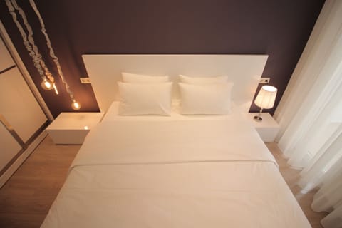 Egyptian cotton sheets, premium bedding, pillowtop beds