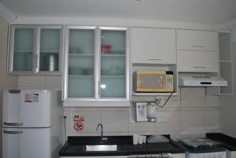 Apartment, 3 Bedrooms | Private kitchen | Fridge, microwave, stovetop, cookware/dishes/utensils