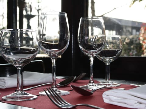 Lunch and dinner served, French cuisine