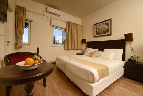 Double or Twin Room | In-room safe, desk, iron/ironing board, free WiFi